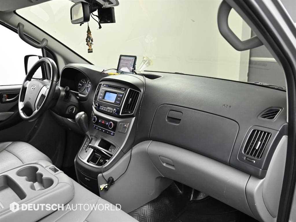 HYUNDAI Starex - Vista 7