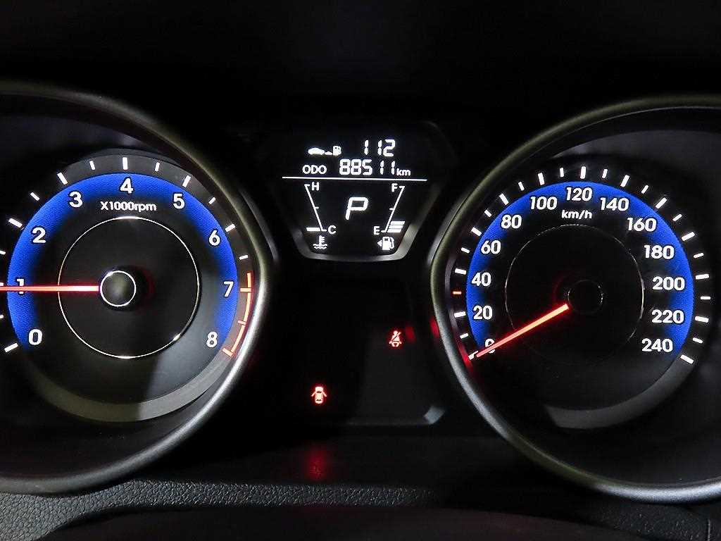 HYUNDAI Avante - Vista 9