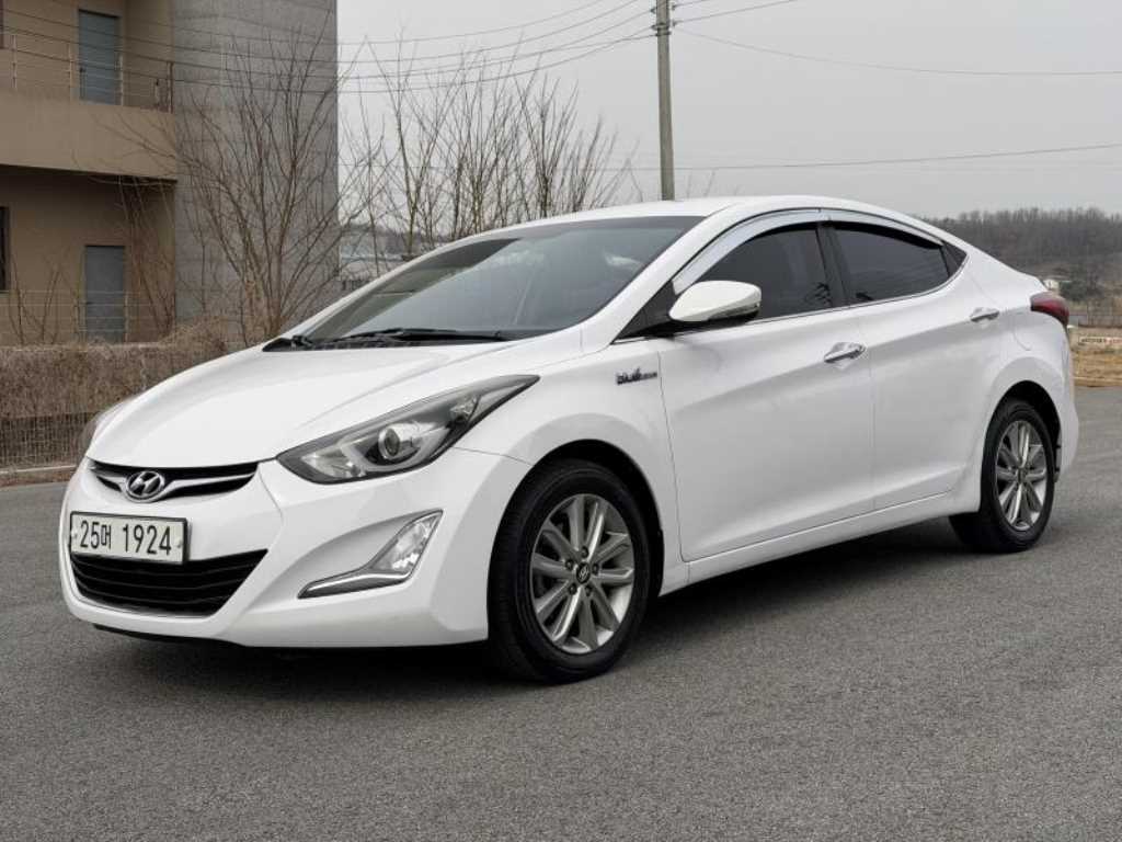 HYUNDAI Avante - Vista 8