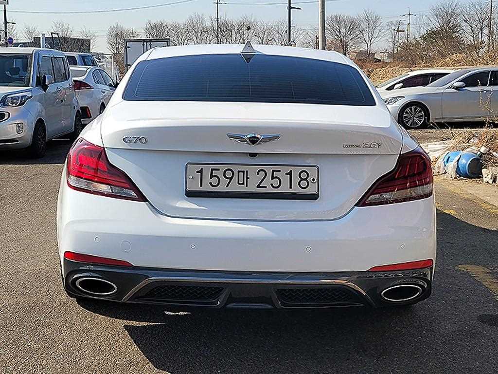 Genesis G70 - Vista 3