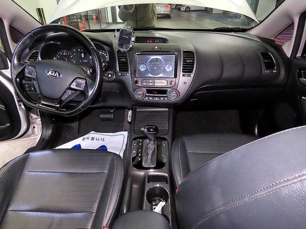 KIA K3 - Vista 10