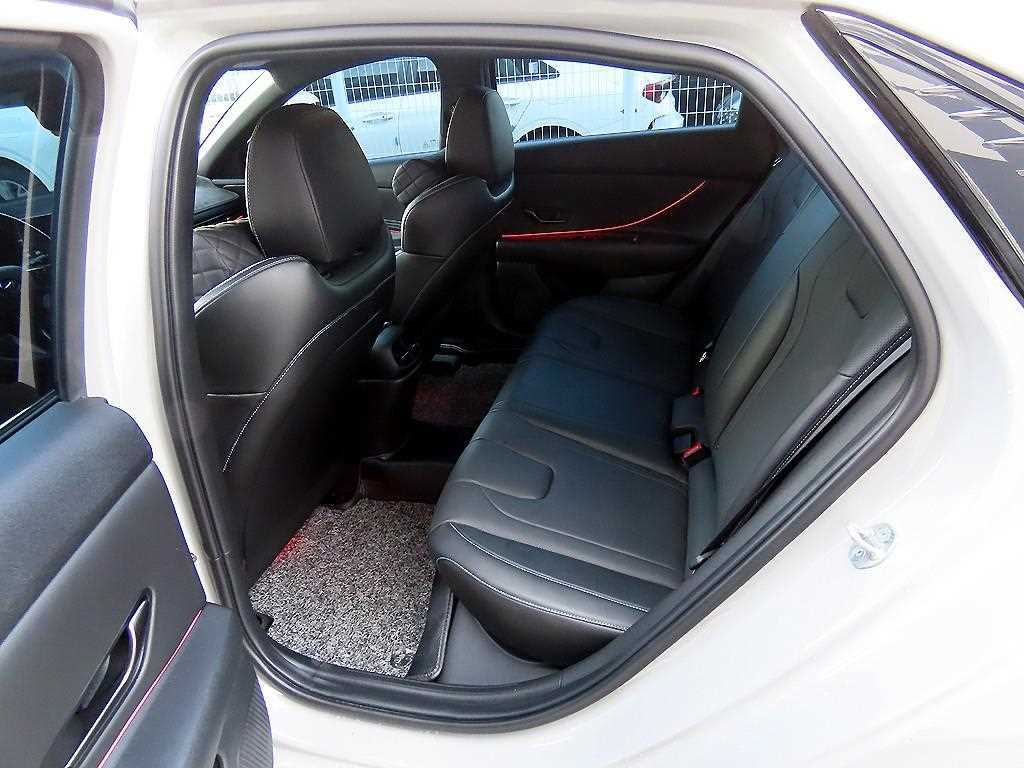 HYUNDAI Avante - Vista 6