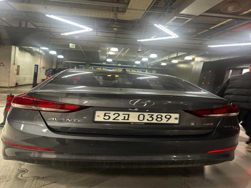 HYUNDAI Avante - Vista 2