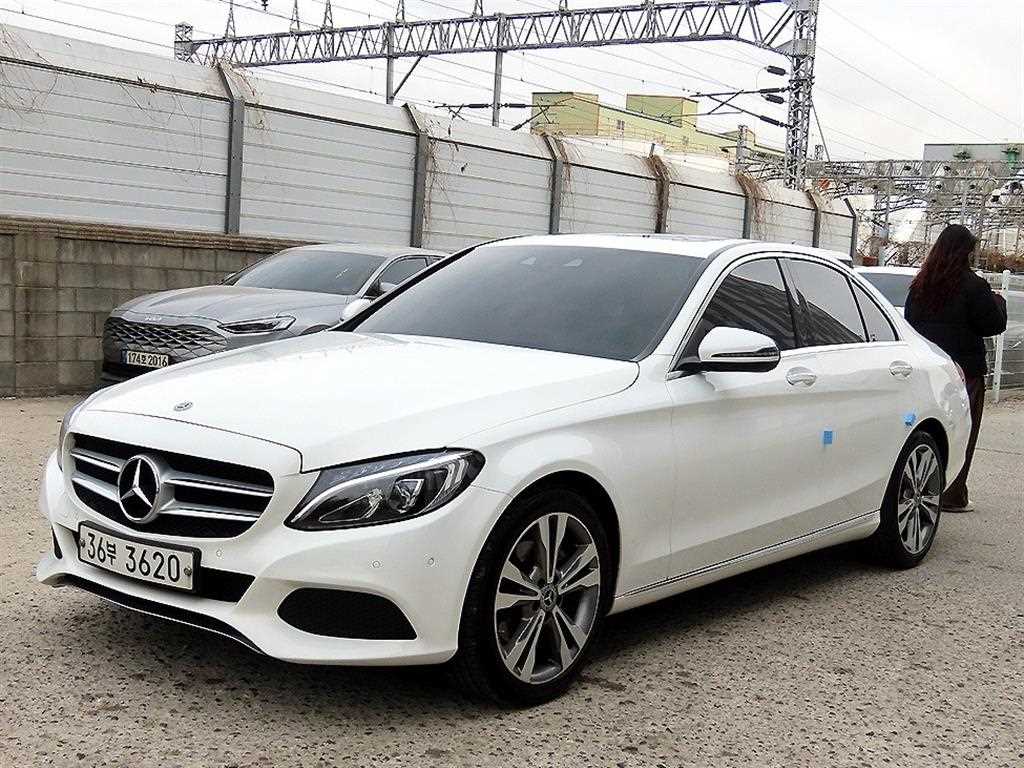 Mercedes Benz C Class - Vista 2
