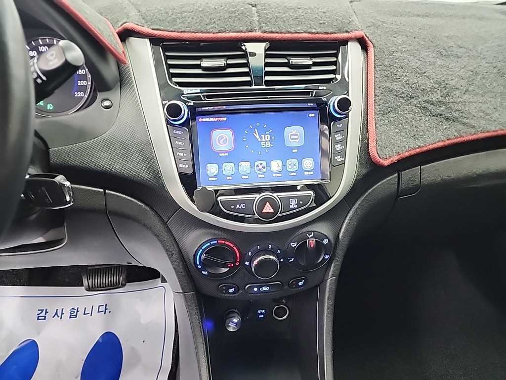 HYUNDAI Accent - Vista 10