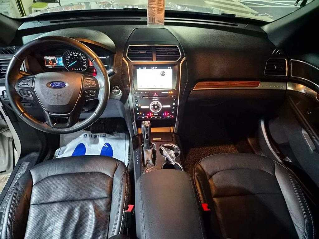 Ford Explorer - Vista 10