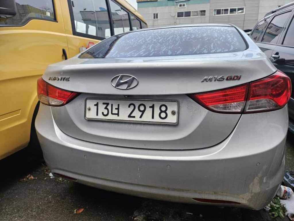 HYUNDAI Avante - Vista 4