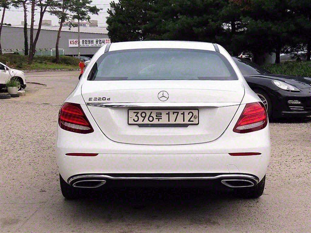 Mercedes Benz E class - Vista 4
