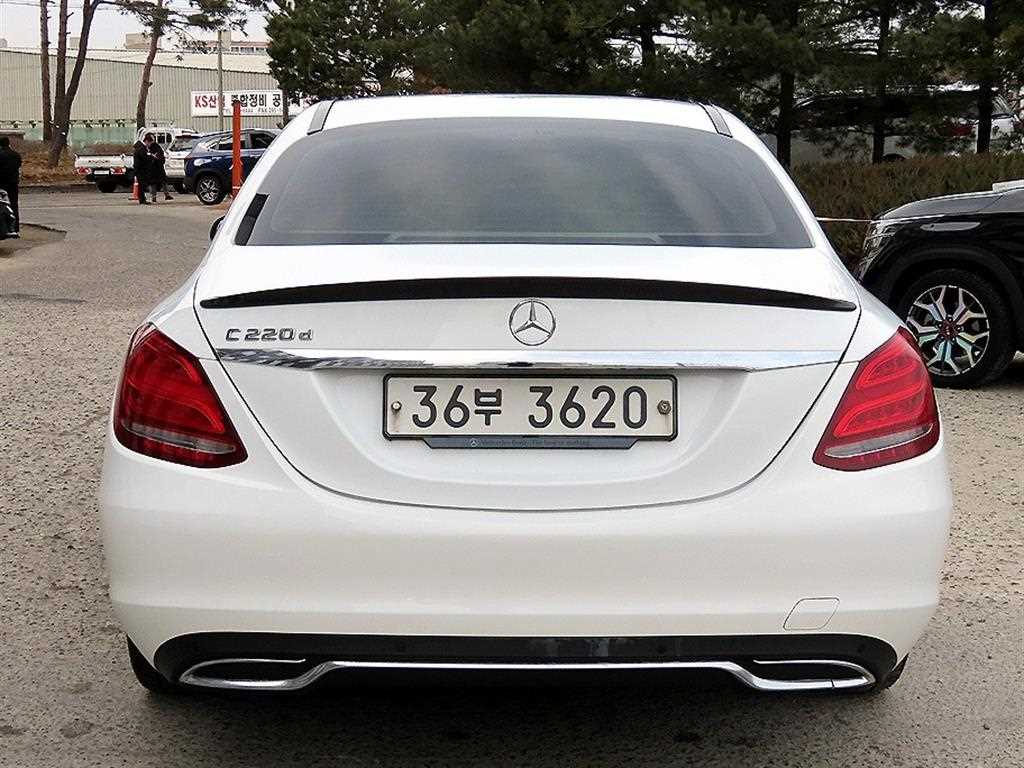 Mercedes Benz C Class - Vista 4