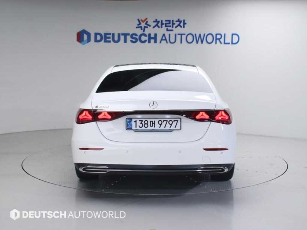 Mercedes Benz E class - Vista 4