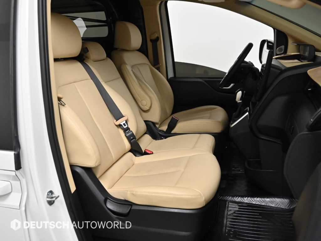 HYUNDAI Staria - Vista 10