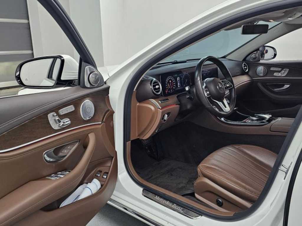 Mercedes Benz E class - Vista 11