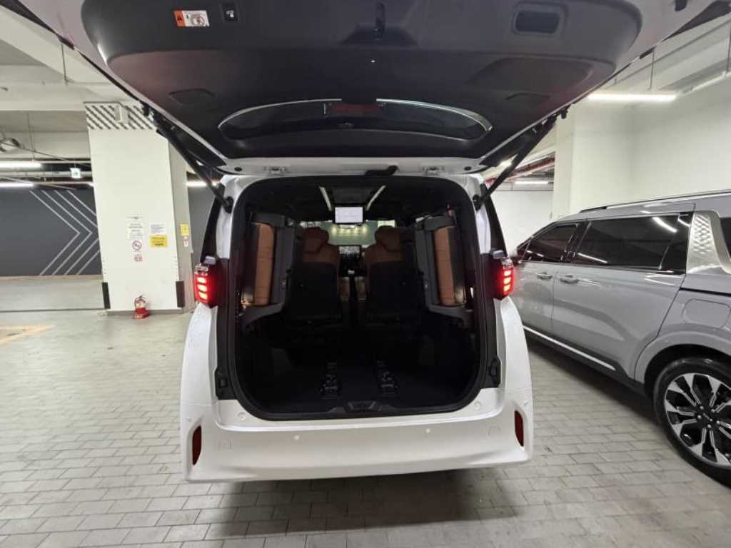 Toyota Alphard - Vista 5