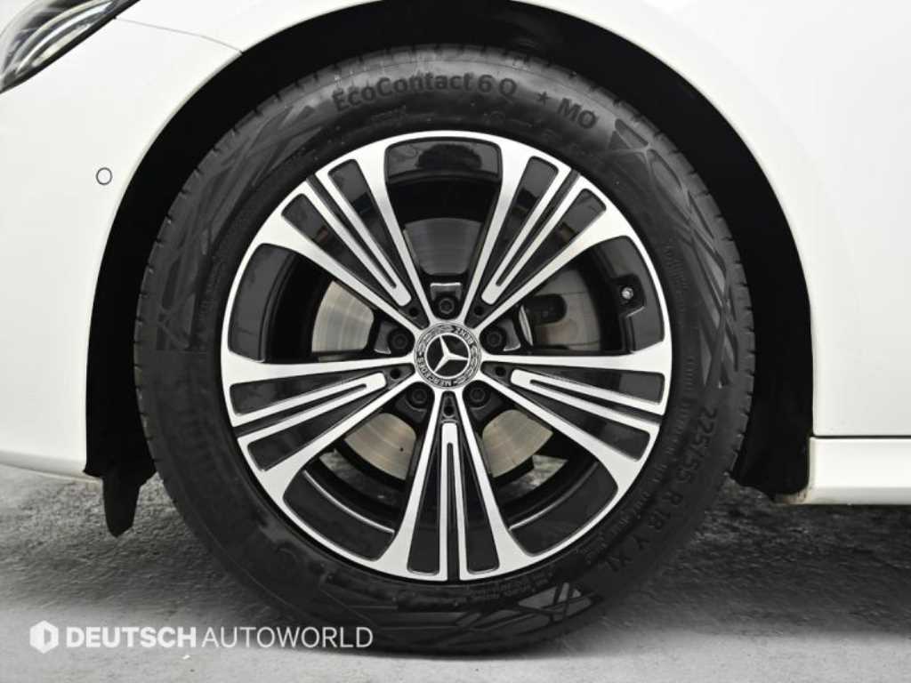 Mercedes Benz E class - Vista 5