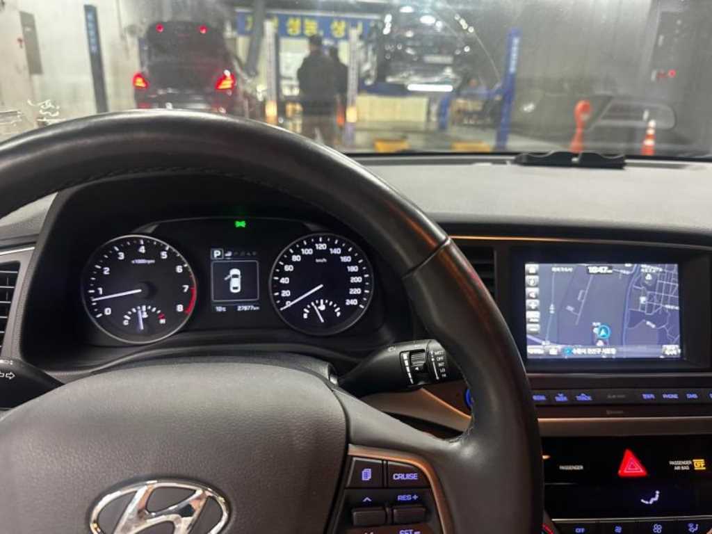 HYUNDAI Avante - Vista 8