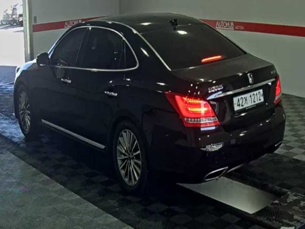 HYUNDAI Equus - Vista 5