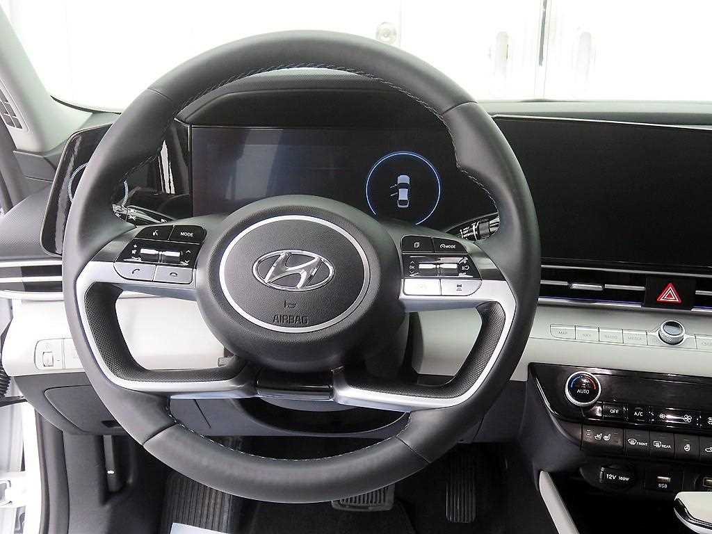 HYUNDAI Avante - Vista 10