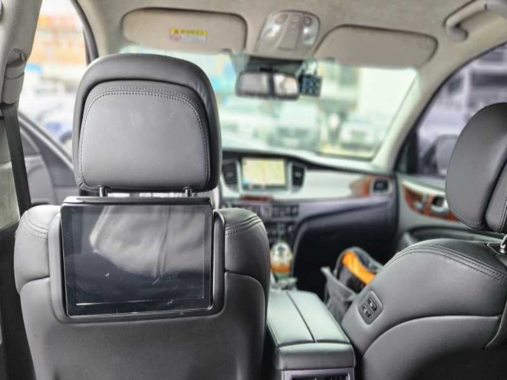 HYUNDAI Equus - Vista 8