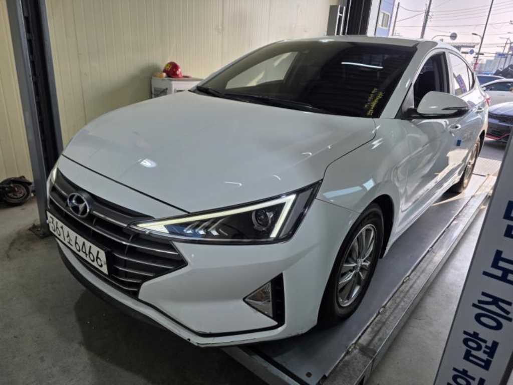 HYUNDAI Avante - Vista 3