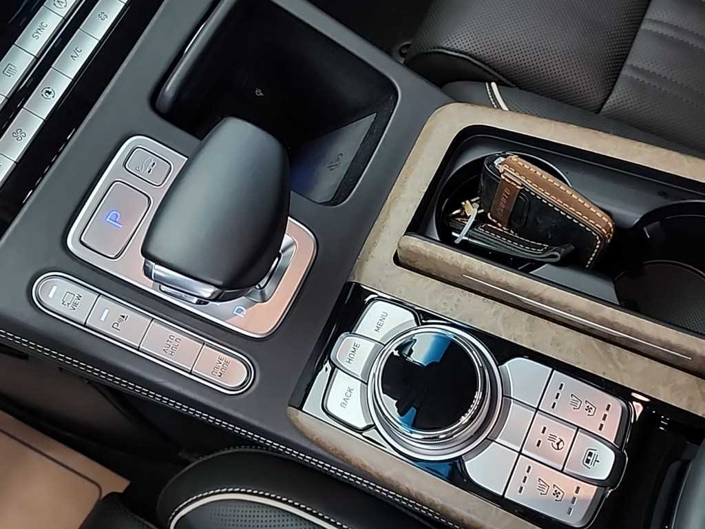 Genesis G90 - Vista 8