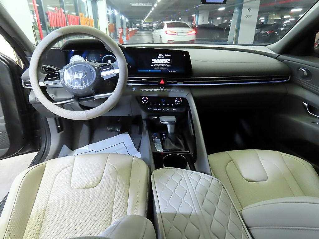 HYUNDAI Avante - Vista 10