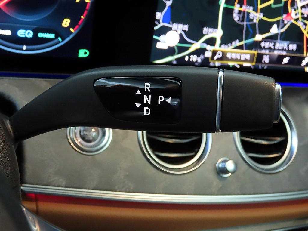 Mercedes Benz E class - Vista 12