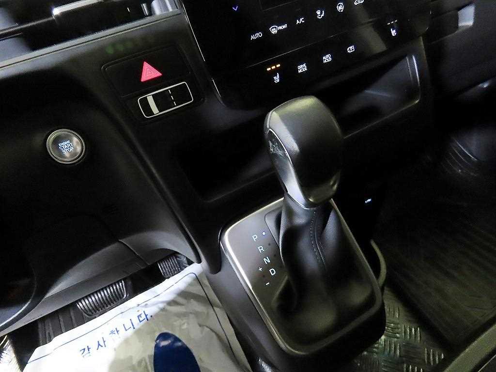 HYUNDAI Staria - Vista 12