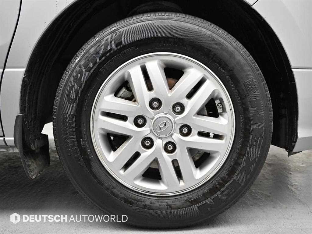 HYUNDAI Starex - Vista 5