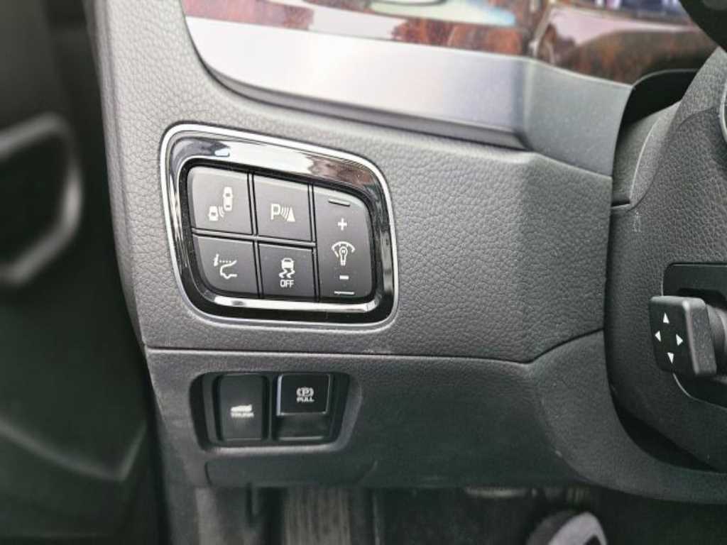 HYUNDAI Equus - Vista 10