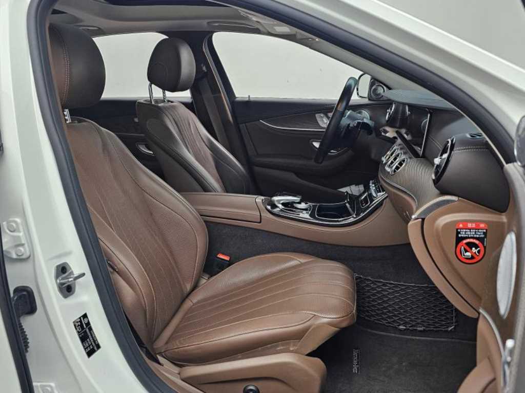 Mercedes Benz E class - Vista 10