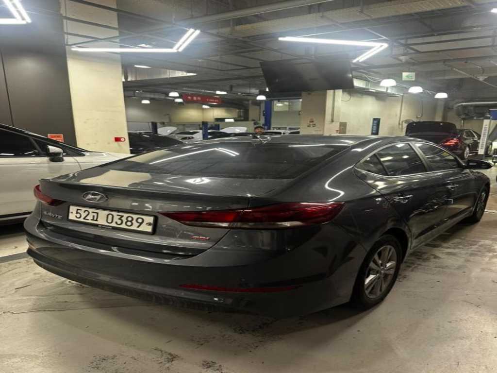 HYUNDAI Avante - Vista 6