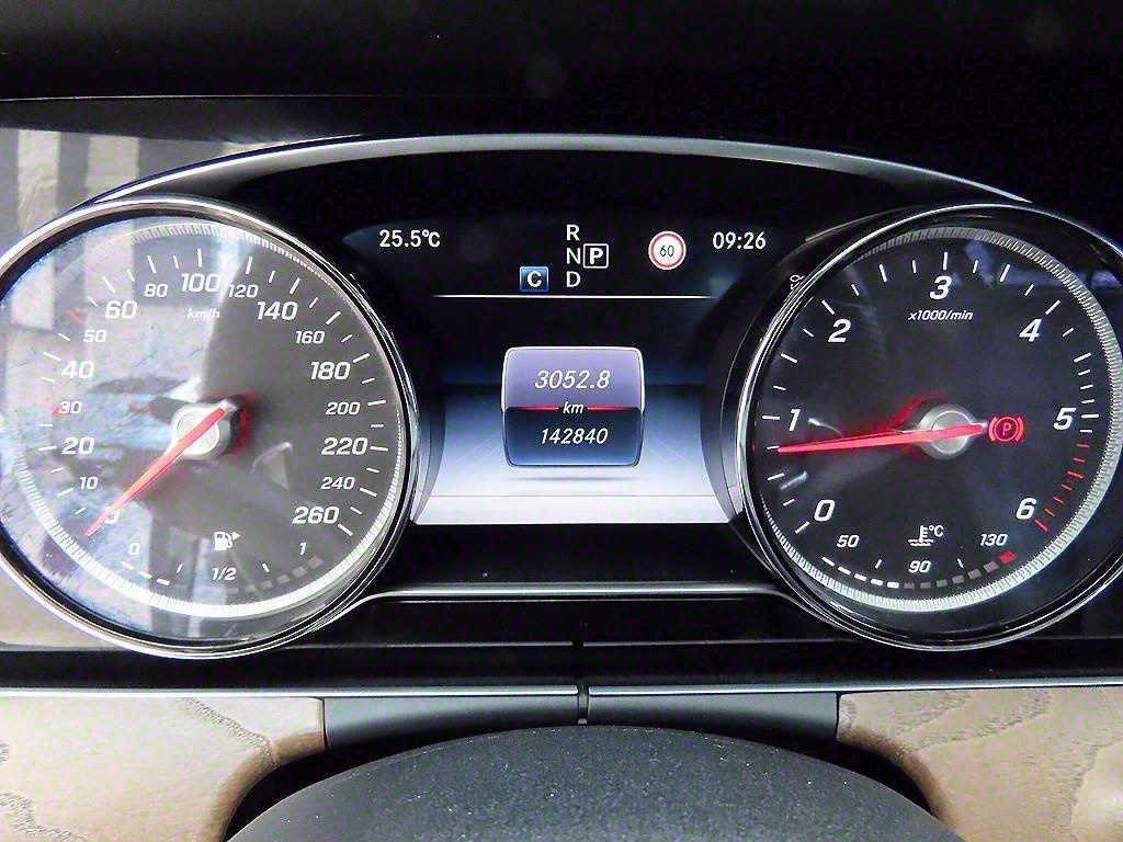 Mercedes Benz E class - Vista 9