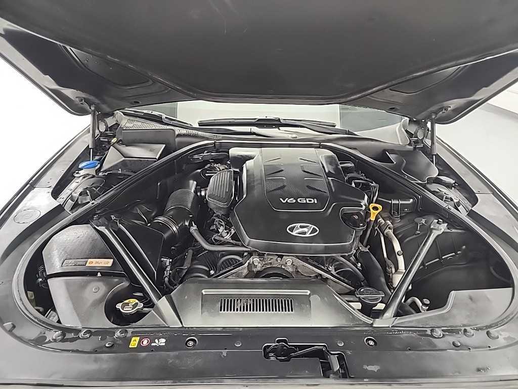 HYUNDAI Genesis - Vista 5