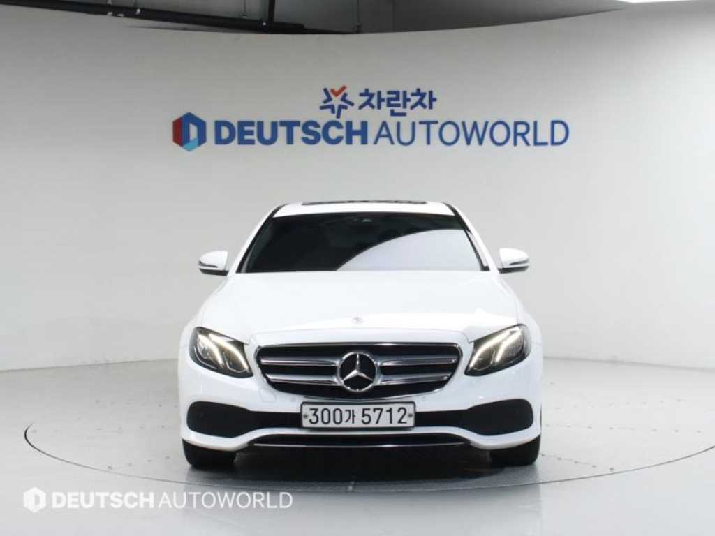 Mercedes Benz E class - Vista 3