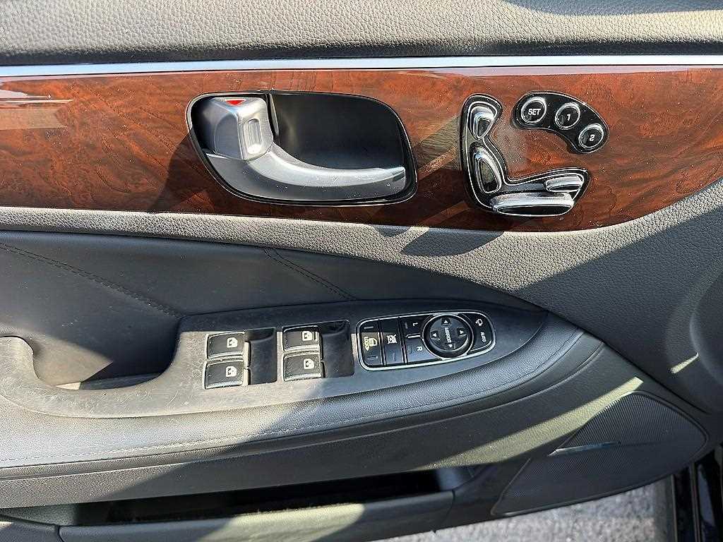 HYUNDAI Equus - Vista 12