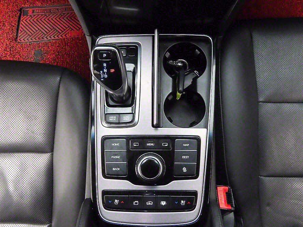 HYUNDAI Equus - Vista 9