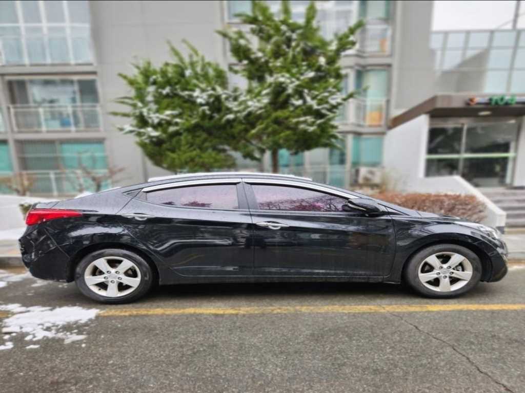 HYUNDAI Avante - Vista 5