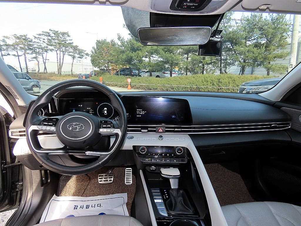 HYUNDAI Avante - Vista 7