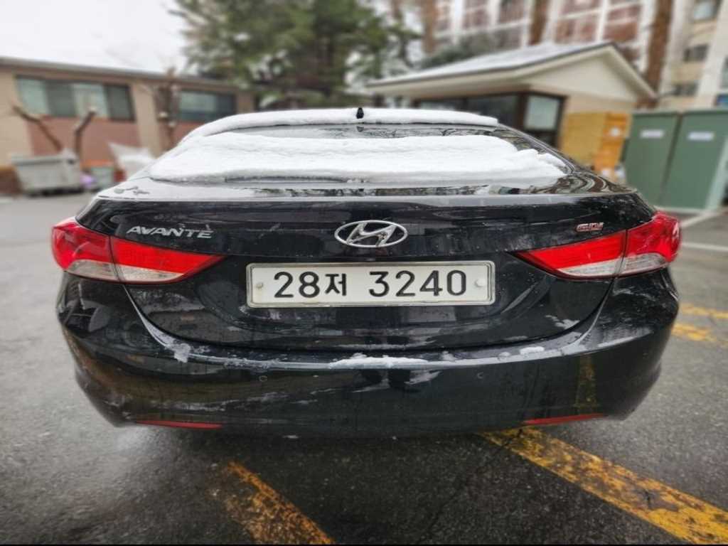 HYUNDAI Avante - Vista 3