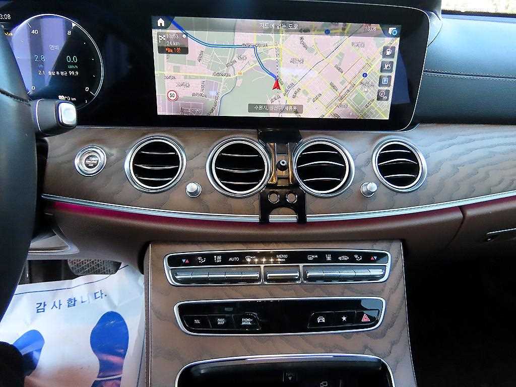 Mercedes Benz E class - Vista 12