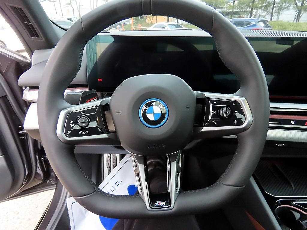 BMW i5 - Vista 8