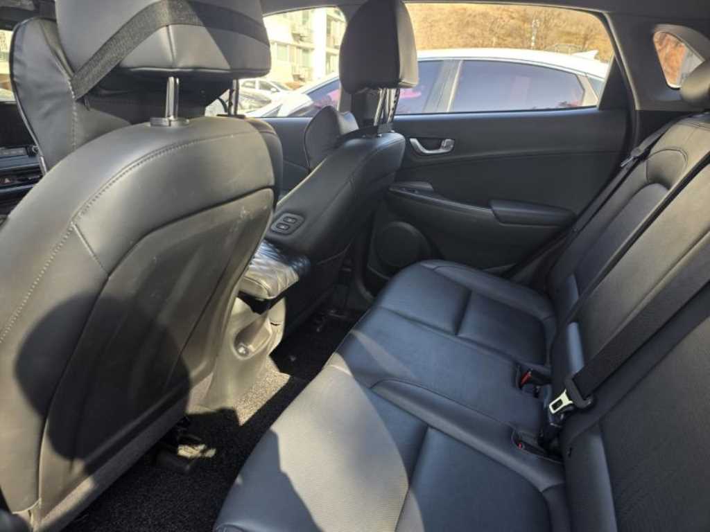 HYUNDAI Kona - Vista 10