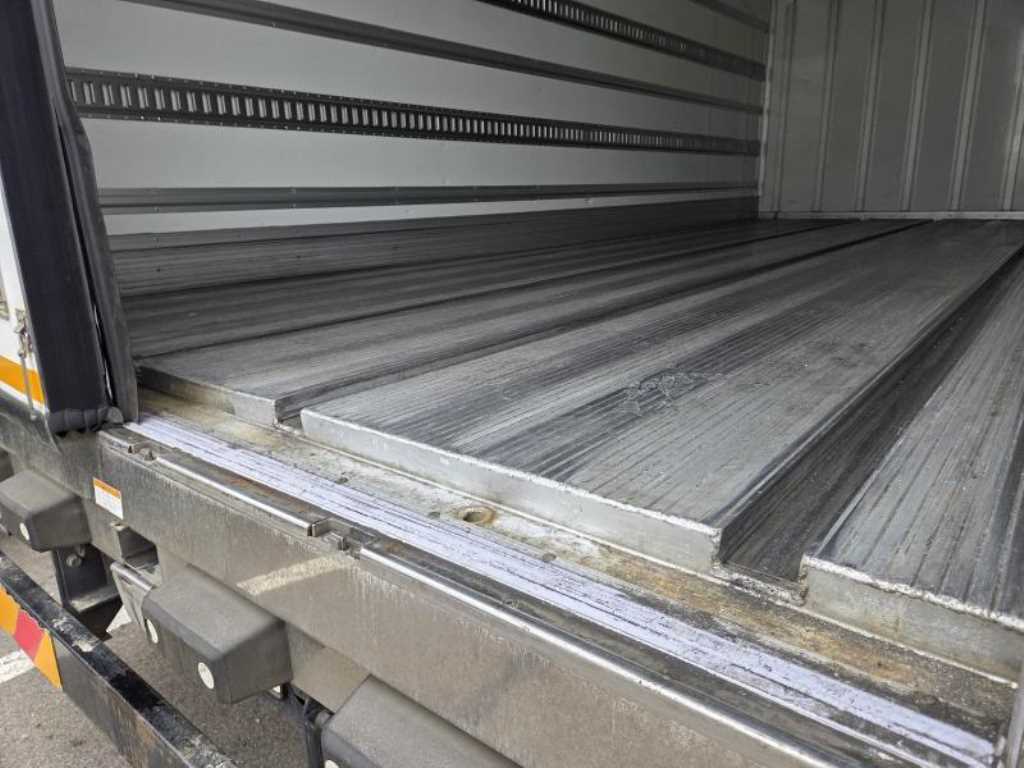 medium and large cargo truck - Vista 8