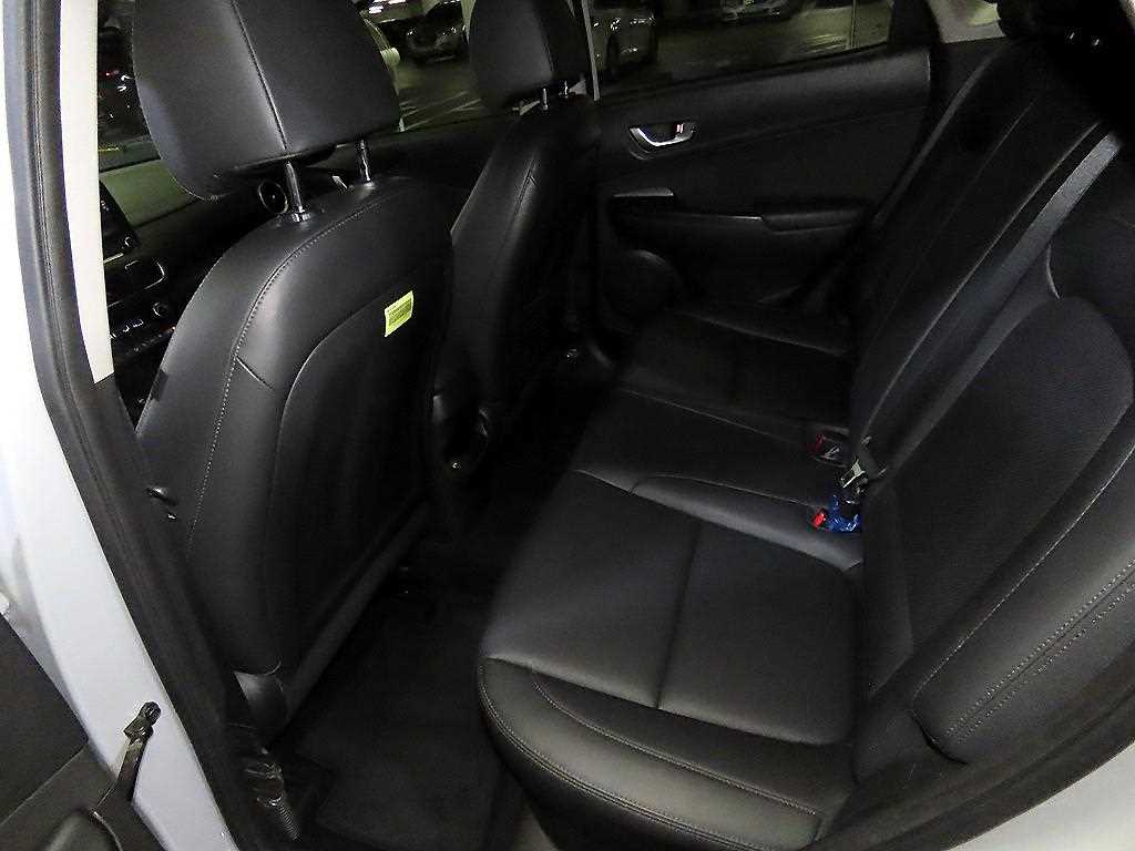 HYUNDAI Kona - Vista 7