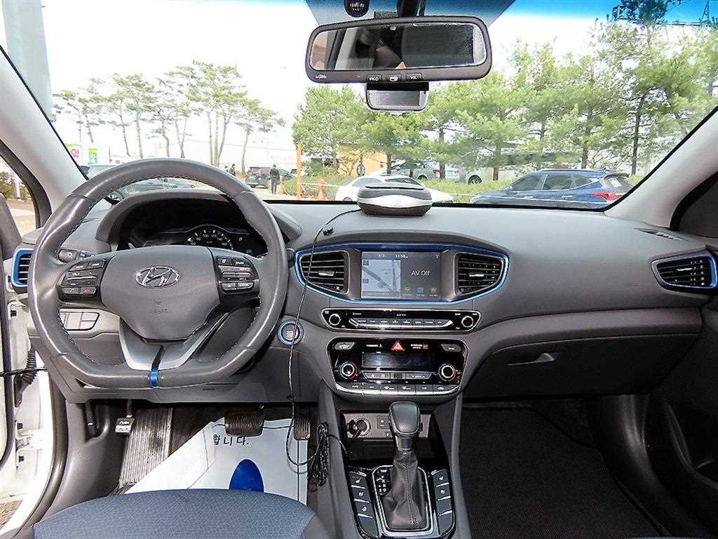 HYUNDAI Ioniq - Vista 7