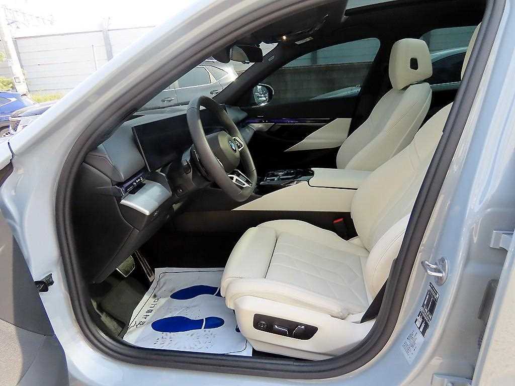 BMW 5 Series - Vista 5