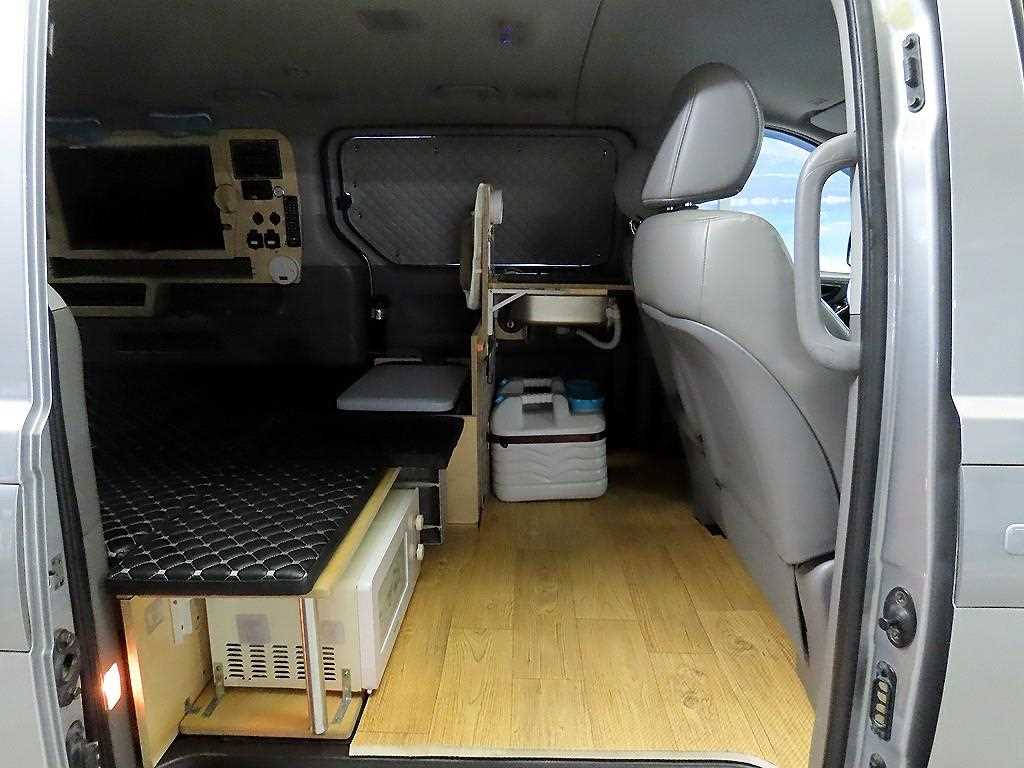 HYUNDAI Starex - Vista 4