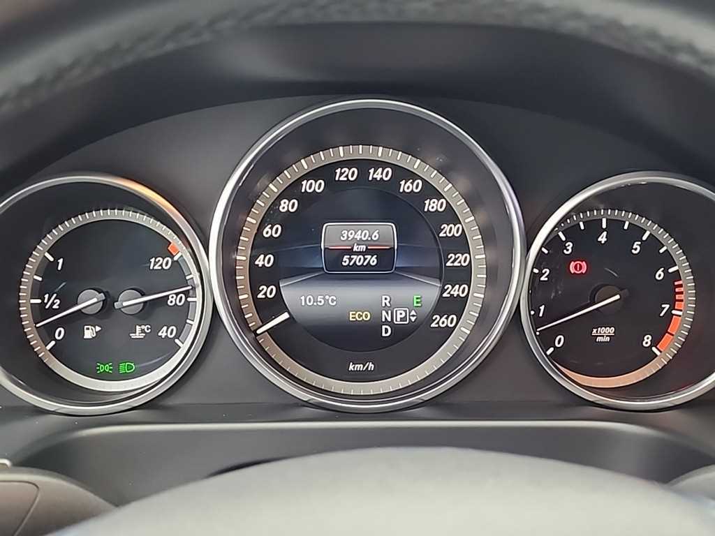 Mercedes Benz E class - Vista 6