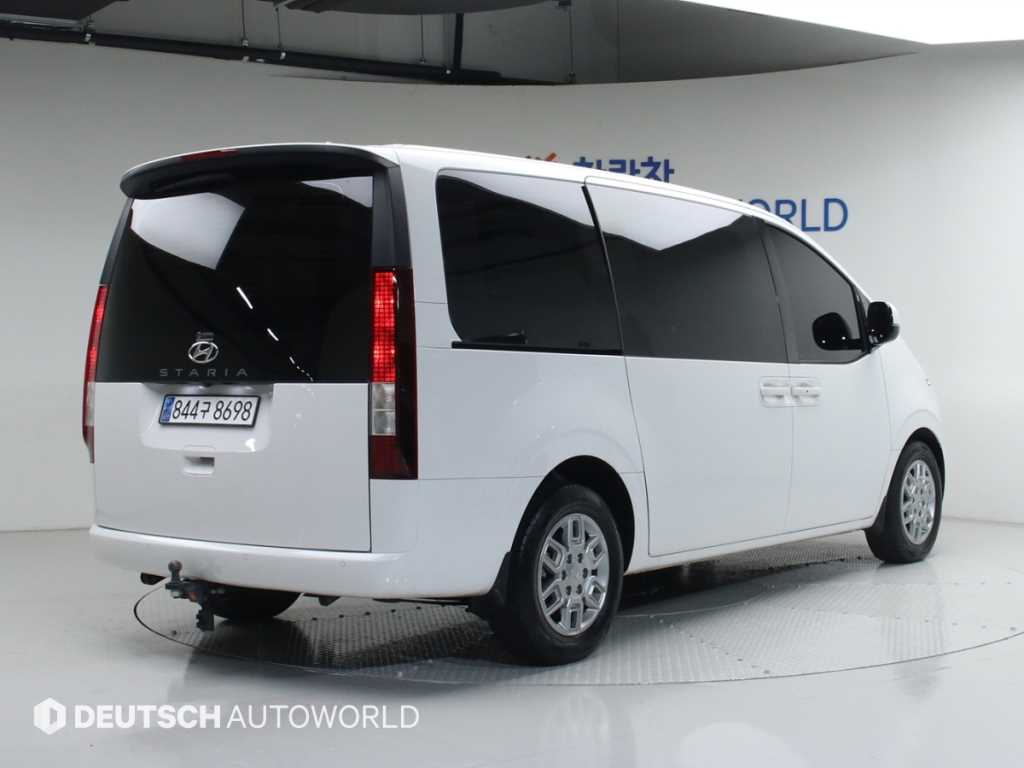 HYUNDAI Staria - Vista 2