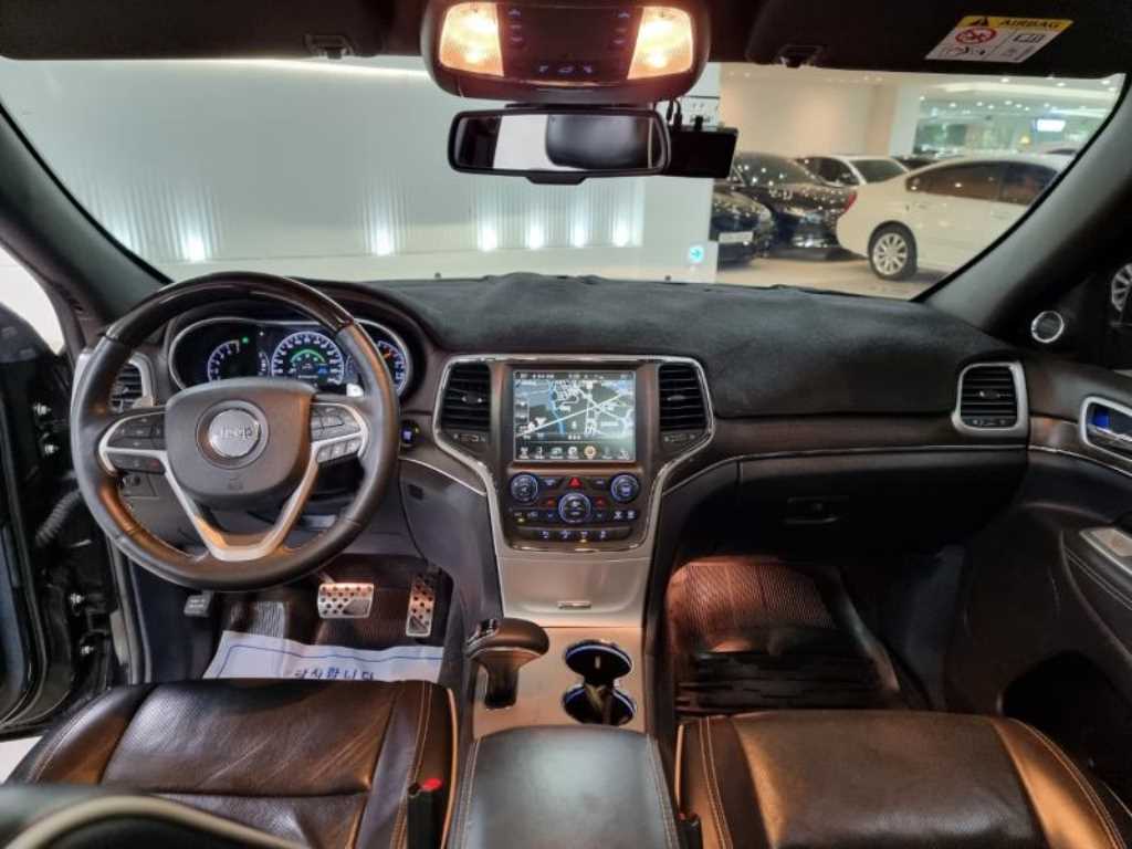 Jeep Cherokee - Vista 11